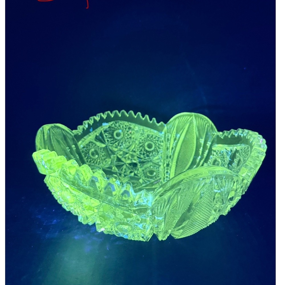 Vintage Vaseline Uranium Glass Bowl EAPG Canary Yellow Starburst Sawtooth 7.5"